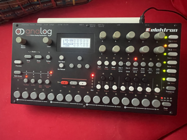 Vendo elektron analog rytm mk1 + elektron analog 4 mk1