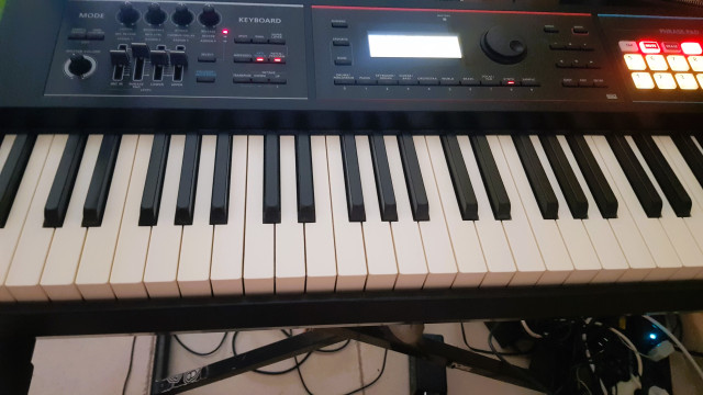 Roland Juno DS88 casi nuevo impecable