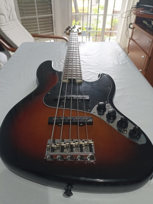 Bajo Fender Jazz Bass American Deluxe Elite 5 cuerdas
