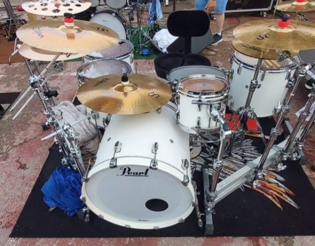 Batería Pearl Másters Maple Reserve en blanco mate.