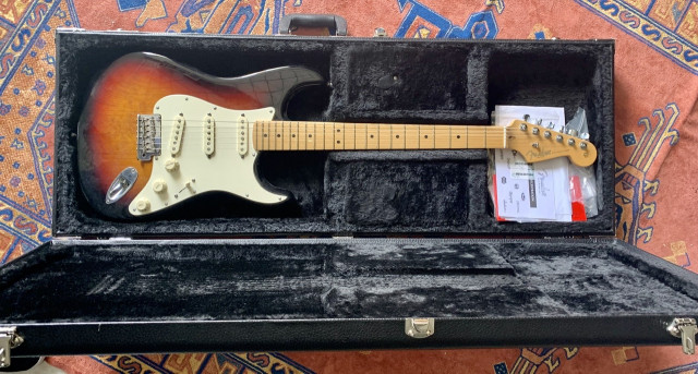 Fender Strat USA 60 aniversario. Nueva. CAMBIOS