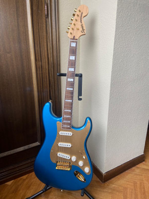 Preciosa Fender Squier Strat Blue 40th Aniversario