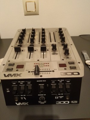 Mesa de mezclas Behringer VMX 300