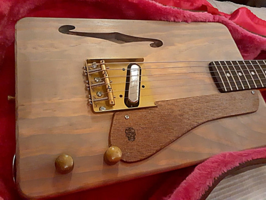 Se Hacen cigar box guitars de cuerpo solido ( cuerpo fabricado por luthier) (VÍDEO)