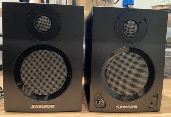 Monitores autoamplificados Samson MediaOne BT4 con Bluetooth - envío gratis