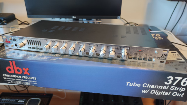 DBX 376 Tube Channel Strip con salida digital