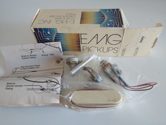 EMG SA Sin­gle­coil Creme (Ivory)