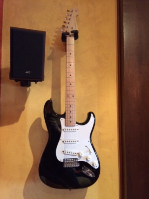 Fender Stratocaster (Blacky) Crafted in Japan