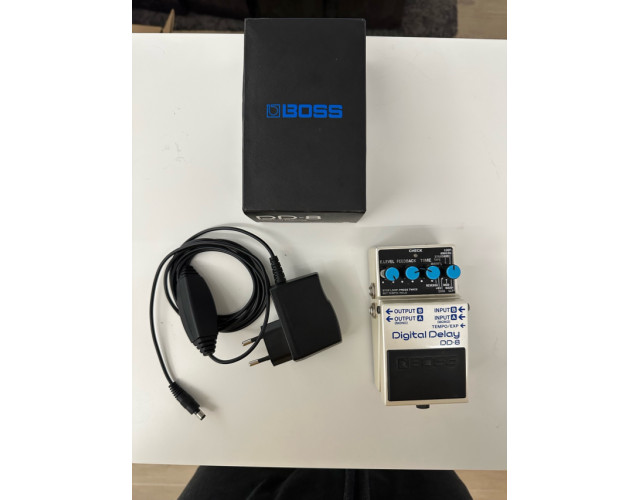Boss DD-8 Digital Delay + Cable de alimentación