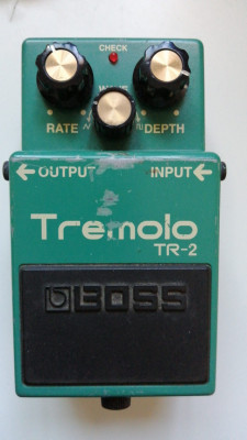 BOSS TR-2 Tremolo o cambio por compresor /EQ/delay