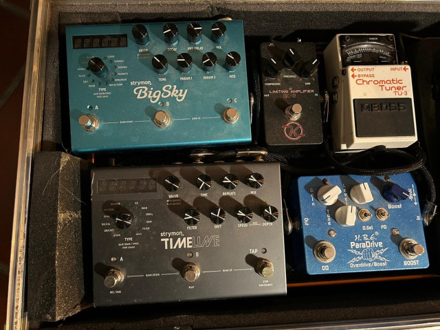 Pedales de guitarra gama alta y Case