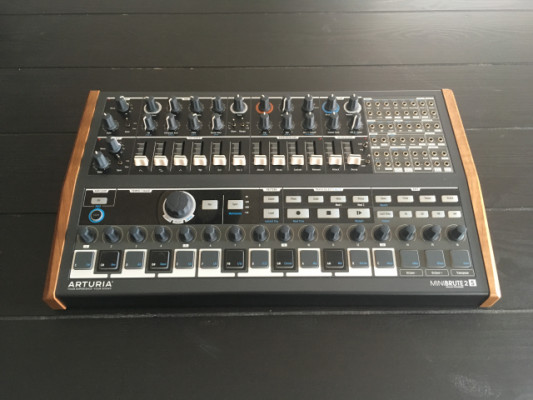 ARTURIA MINIBRUTE 2S