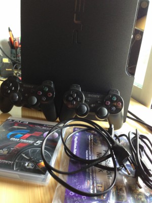 PS3 160gb + 2 mandos + Gran Turismo 5 + Regalo de 2 cables HDMI