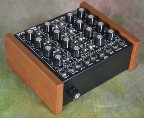 Doepfer Dark Energy MKI (Chip Curtis CEM3394) con Glide Mod