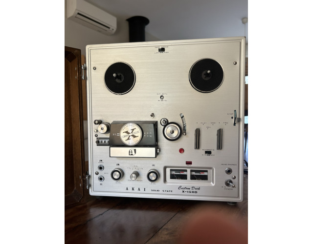 Magnetófono AKAI X-150 D