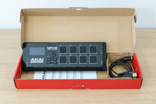 Akai MPX8 SD Sampler