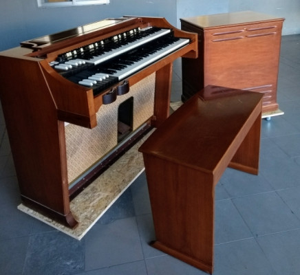 Alquilo organo Hammond A100 y Leslie 145.