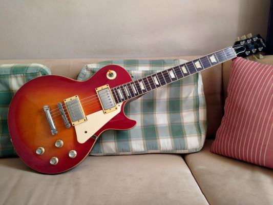 Excelente réplica Les Paul años 80 << true 50s specs >> con softcase nuevo.