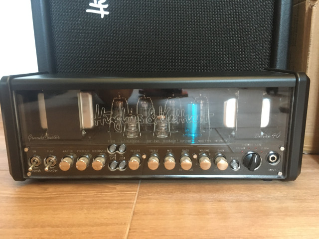 Amplificador Hugues&Kettner Grandmeister Deluxe 40 watts + FSM432 MKIII