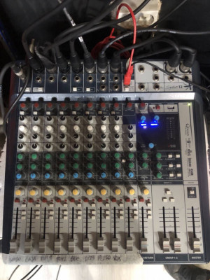 Mesa de Mezclas Soundcraft Signature 12