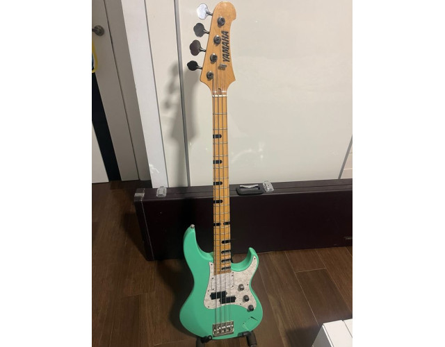 Bajo Yamaha Attitude limited 2
