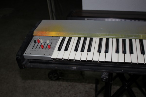 Piano electrico años 70