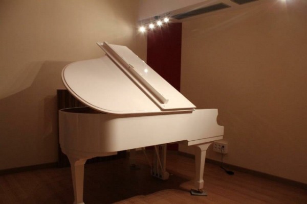 Piano de cola Roth & Junius RJGP 150 WH/P Grand Piano