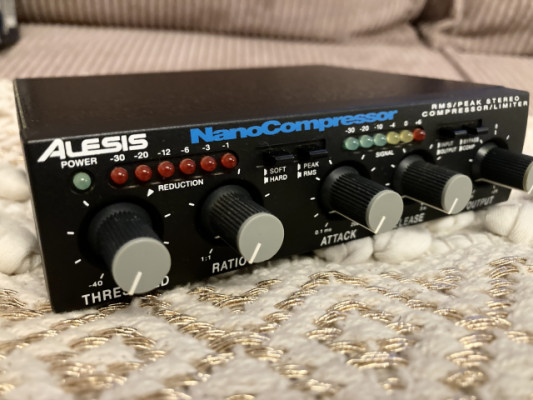 Alesis compresor