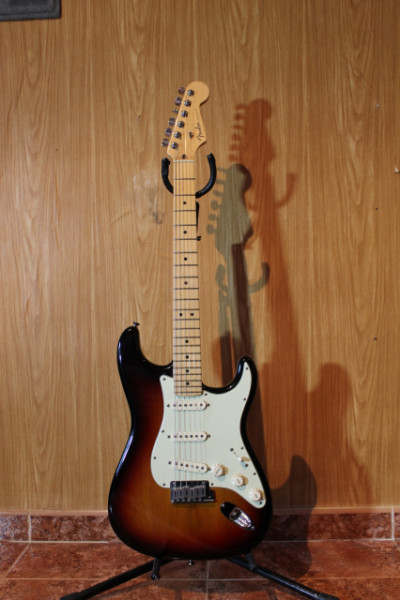 Fender stratocaster American deluxe. No cambios.