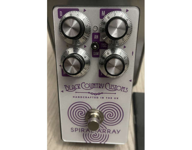 Black Country Customs Spiral Array Chorus