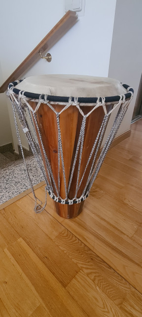 - Djembe / Tambor africano.