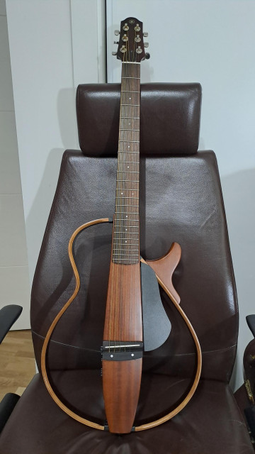 Yamaha SLG 200 S