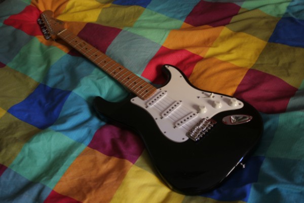 Fender Stratocaster MIM muy mejorada REBAJA