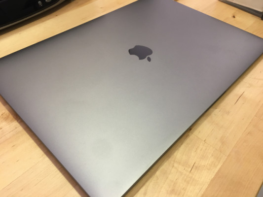 MacBook Pro 2018 15" Touch Bar, i7 2,6 GHz, 32 GB RAM, 1 TB SSD