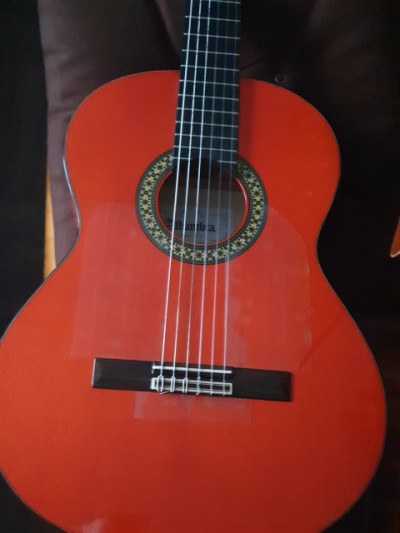 Guitarra Alhambra nueva