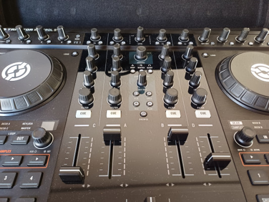 Controladora DJ Traktor S4 / Native Instruments