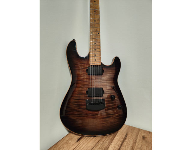 Guitarra Ernie Ball Music Man Sabre + estuche premium