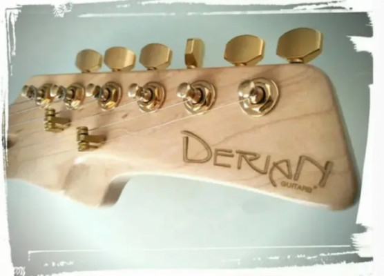 Guitarra Strato Derian Guitars pastillas Pribora