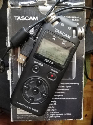 TASCAM Dr-05 linear pcm recorder