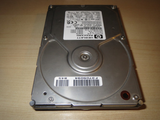 Disco duro SCSI 50 pines 4.2 GB para sampler