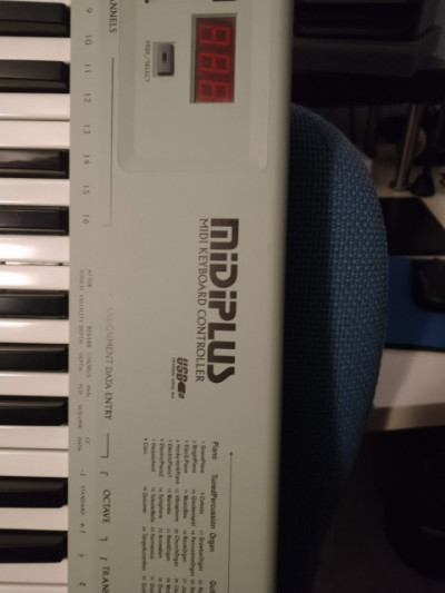 Teclado controlador MIDI Midiplus