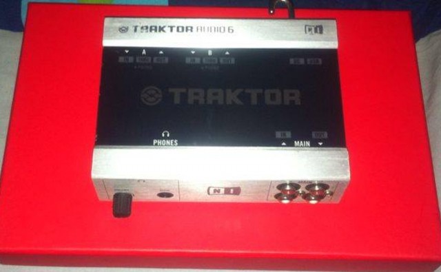 TRAKTOR Native Instruments AUDIO 6 (Tarjeta Sonido)