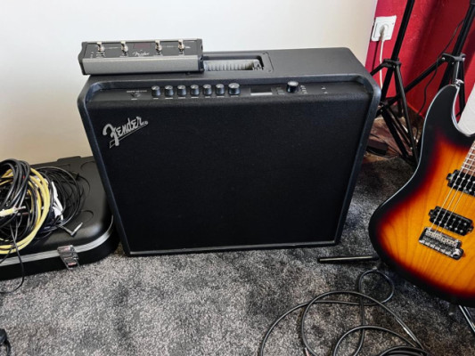 AMPLIFICADOR FENDER MUSTANG GT 200 (200 watts) multiefectos