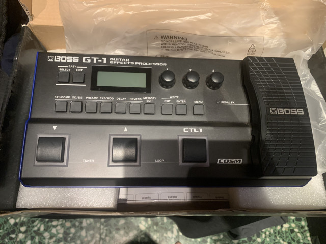 Boss GT-1 guitar modeler y effectos