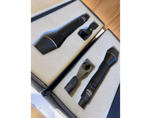 Pareja de Microfonos AKG D 222 EB vintage