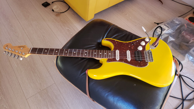 Fender Stratocaster Graffity Yellow!