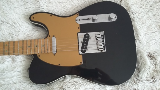 Fender American Deluxe Montego Black