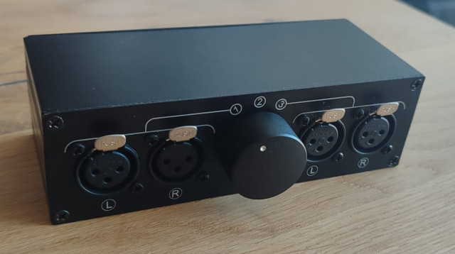 Switch Audio Little Bear MC103  (3 in --> 1 out / 1 in --> 3 out)