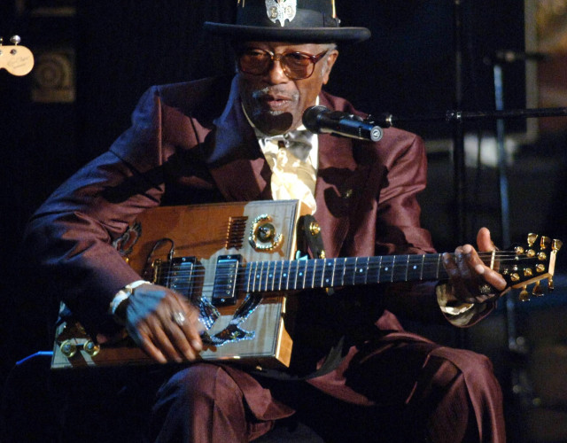 Guitarra homenaje a Bo Didley