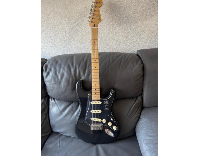 Vendo Fender Player Stratocaster Limited Edition Black.